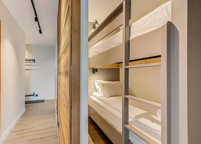 White Pearl Mountains Modern 2-bedroom With Great Location Apartment